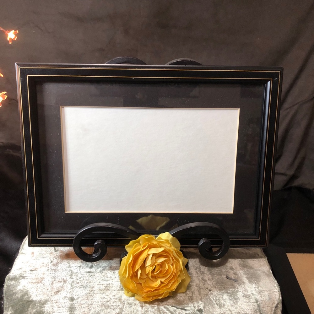 Black and Gold Picture Frame with Decorative Easel